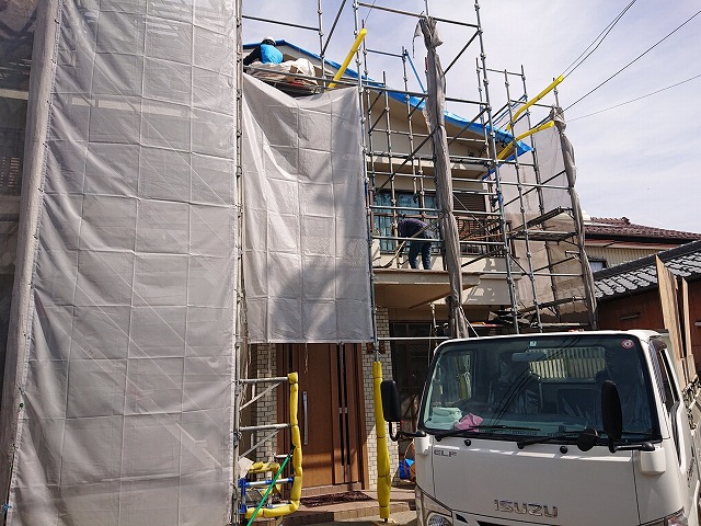 工事に伴い足場を設置